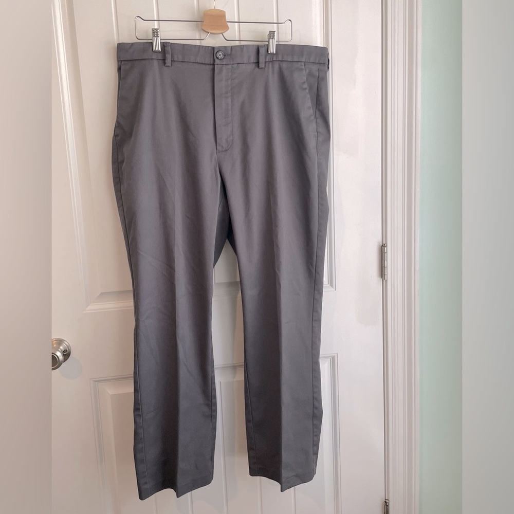 Roundtree & Yorke Charcoal Grey Business Casual TotalFlex Pants in GUC Sz 40X30